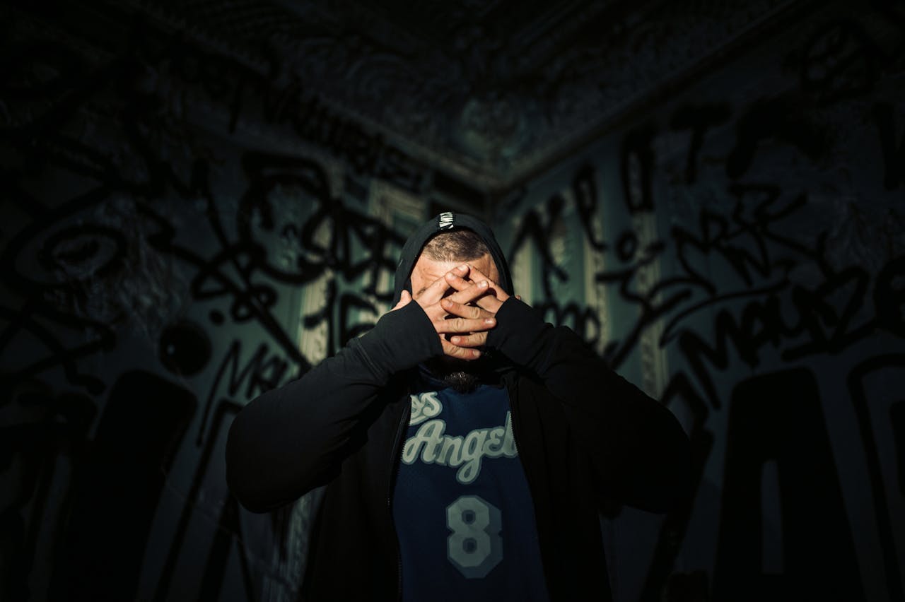 You are currently viewing Jak nosić bluzy oversize? – Kompleksowy przewodnik