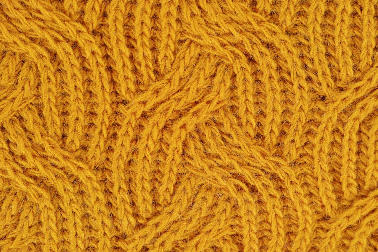 Read more about the article Wełna merino – co to za materiał? Jak powstaje? Jak dbać o ubrania z wełny merino? Pranie, suszenie, odplamianie, przechowywanie