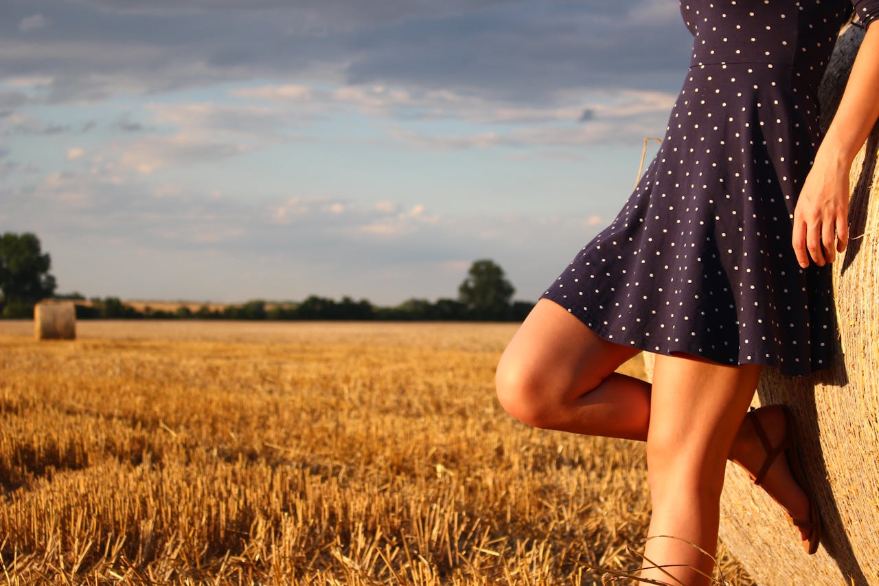 Read more about the article Jak wybrać idealną tkaninę na letnią sukienkę?