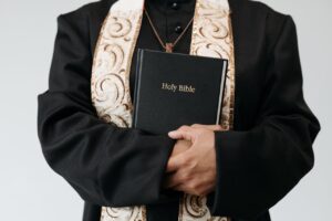 Read more about the article Ile kosztuje uszycie habitu? Jakie są dostępne materiały na habit? Dowiedz się!