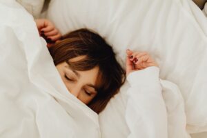 Read more about the article Ile kosztuje uszycie kołdry z pierza? Dowiedz się!