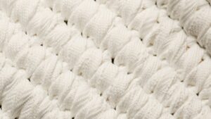 Read more about the article Jak zrobić pieska z włóczki? Jakie materiały są potrzebne do jego wykonania?
