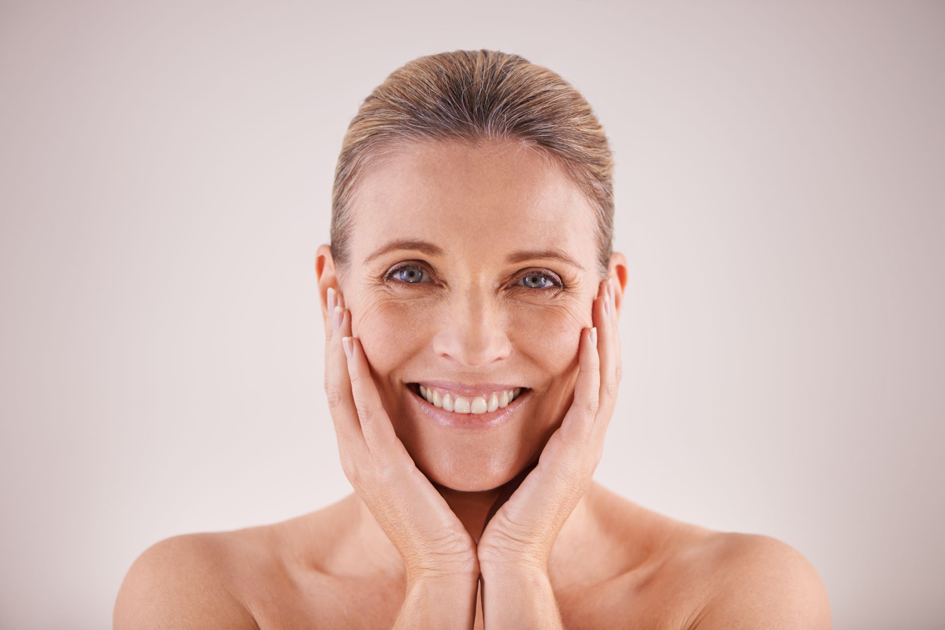Read more about the article Świadoma pielęgnacja anti-aging – dlaczego jednolity koloryt cery jest ważniejszy niż brak zmarszczek?