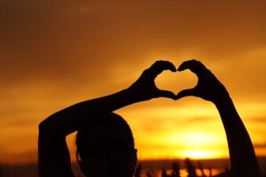 Read more about the article Co oznacza pomarańczowe serce? 🧡