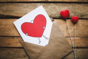 Read more about the article Co oznacza serce z kokardką? Symbolika i znaczenie serca z kokardką