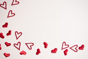 Read more about the article Co oznaczają wirujące serca? Jak odczytywać emoji wirujących serc?