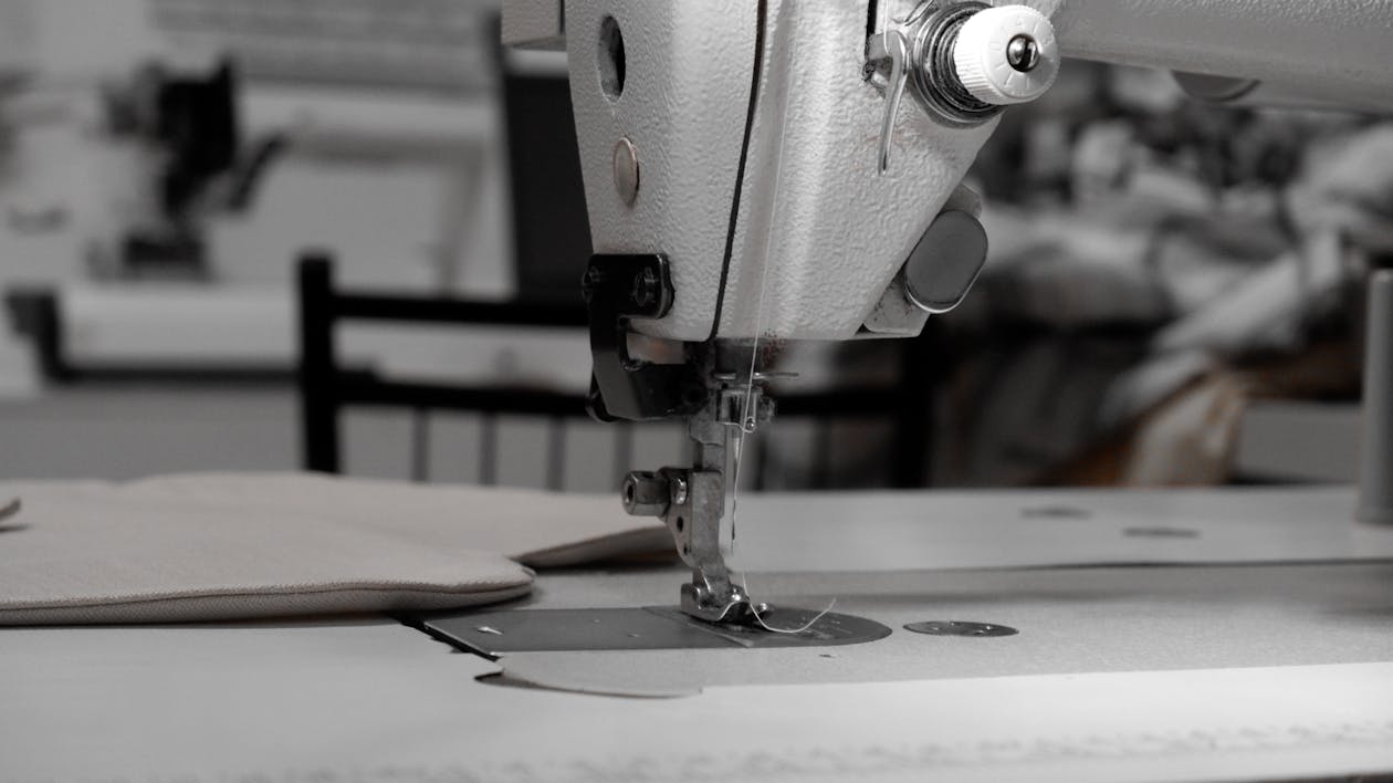 Read more about the article Co to jest overlock i jaki wybrać? Czym owerlok różni się od maszyny do szycia? Do czego służy?