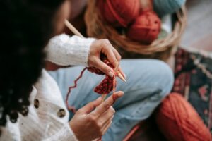 Read more about the article Jak zrobić kardigan na drutach krok po kroku?