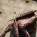 jak zwęzić sweter robiony na drutach
