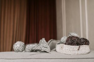Read more about the article Jak zrobić kapcie na drutach dla dzieci?