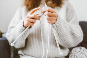Read more about the article Jak zrobić kieszeń w swetrze na drutach?