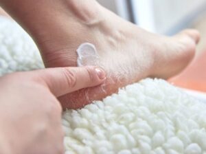 Gładkie stopy i zdrowa skóra – domowa pielęgnacja w naturalnym stylu