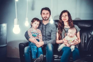 Read more about the article Jaki kolor pasuje do ciemnego różu? Zestawienia, inspiracje i porady