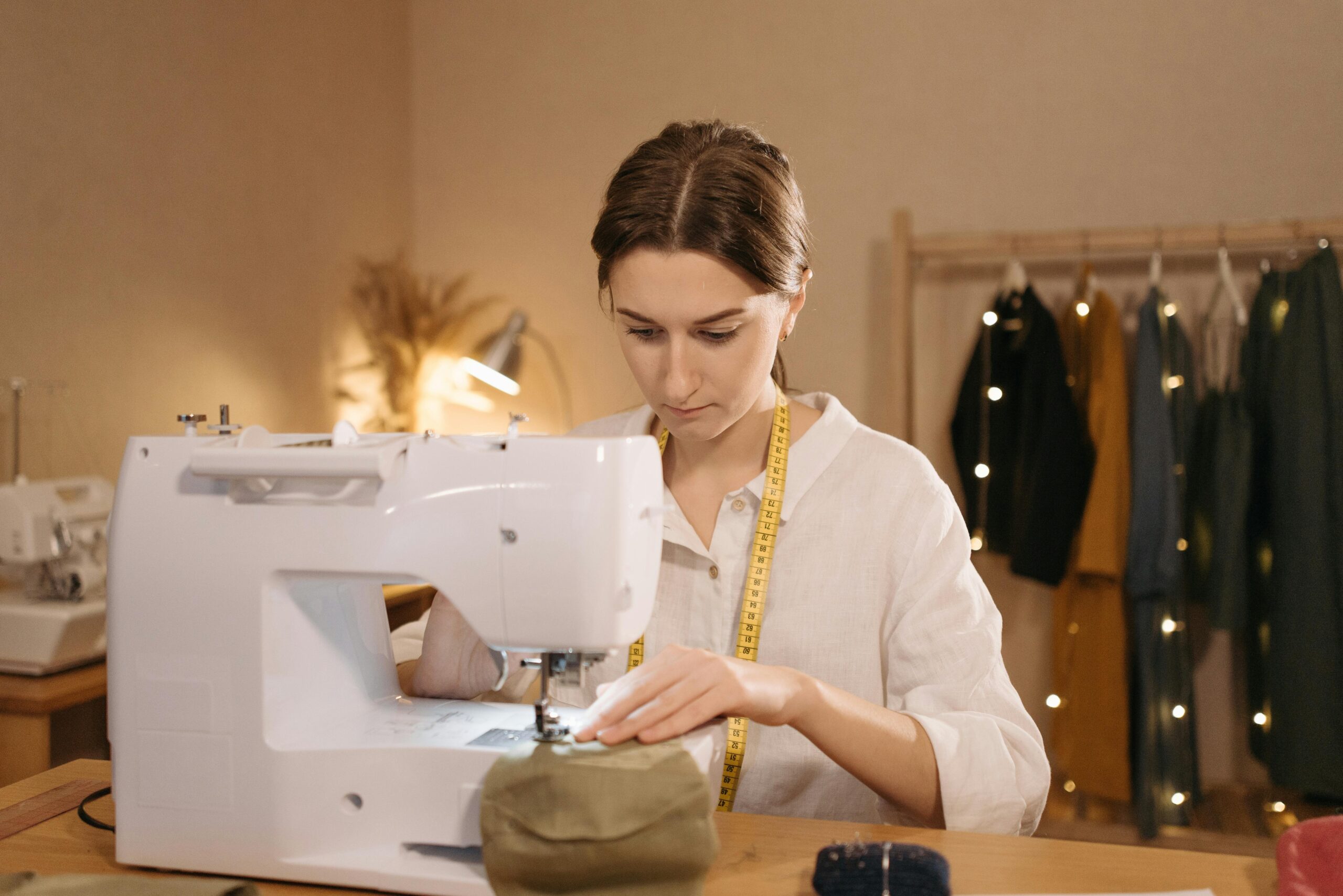 Read more about the article Jaka maszyna do szycia dla początkujących? Poradnik, modele i porady